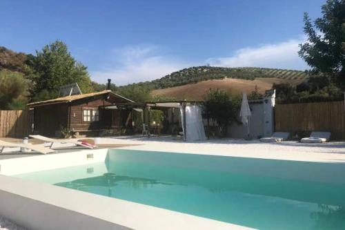 One bedroom bungalow with private pool enclosed garden and wifi at Madrigueras