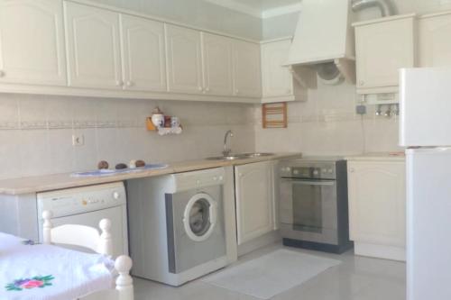  2 bedrooms house at Palmela 8 km away from the beach in Palmela