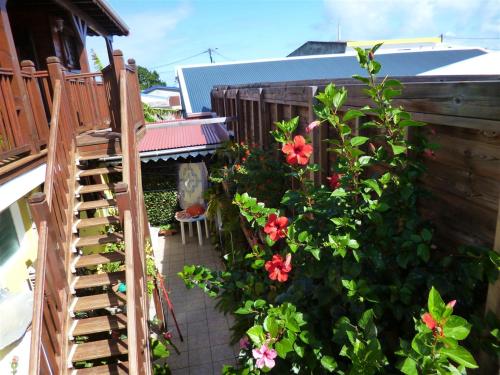 Chalet d'une chambre avec terrasse amenagee et wifi a Le Moule a 3 km de la plage