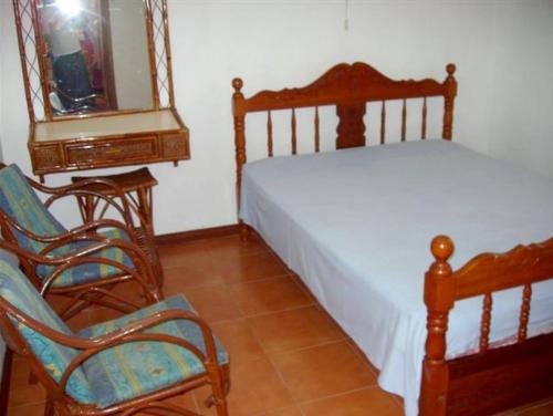 Apartment with 2 bedrooms in Pereybere with enclosed garden and WiFi - image 2