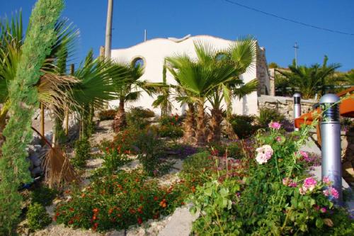 5 bedrooms villa with private pool furnished garden and wifi at Bompensiere