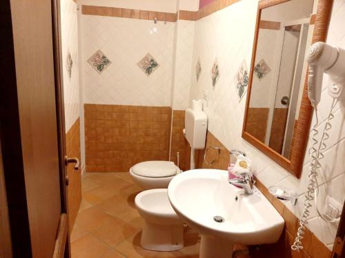 Villa with 5 bedrooms in Bompensiere with private pool enclosed garden and WiFi 25 km from the beach - image 2