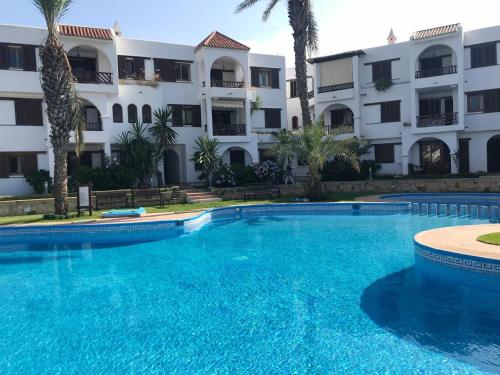 Vistas, Spacious apartment with terrace in Cabo Negro, 70 m² + Pool in Cabo Negro