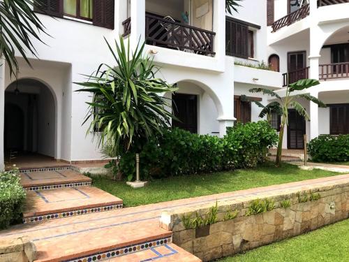Vista exterior, Spacious apartment with terrace in Cabo Negro, 70 m² + Pool in Cabo Negro