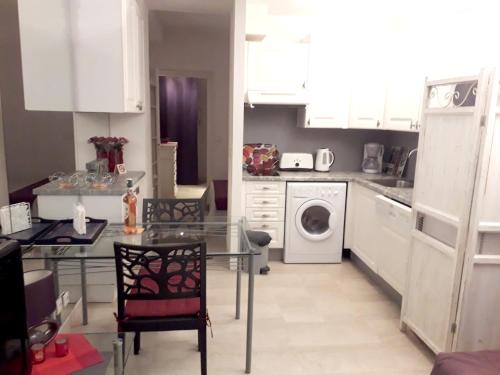 Faciliteiten, Appartement confortable à Théoule-sur-Mer, 30 m², vue mer. (Appartement confortable a Theoule-sur-Mer, 30 m², vue mer.) in Theoule-sur-Mer