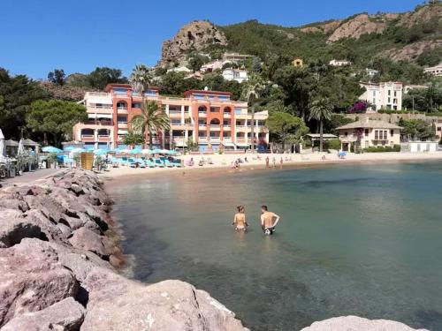 Uitzicht, Appartement confortable à Théoule-sur-Mer, 30 m², vue mer. (Appartement confortable a Theoule-sur-Mer, 30 m², vue mer.) in Theoule-sur-Mer