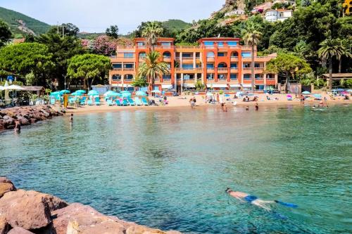 Uitzicht, Appartement confortable à Théoule-sur-Mer, 30 m², vue mer. (Appartement confortable a Theoule-sur-Mer, 30 m², vue mer.) in Theoule-sur-Mer