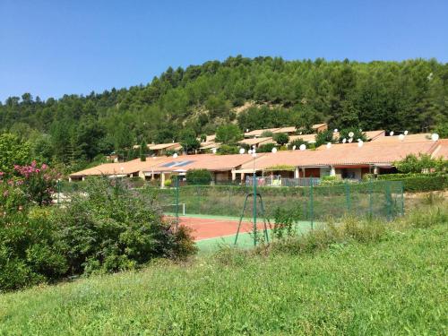 House with one bedroom in Saint Martin de Bromes with shared pool and enclosed garden - image 2