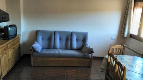  One bedroom appartement with city view enclosed garden and wifi at Guadalaviar 8 km away from the slopes in Guadalaviar