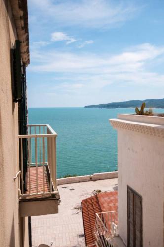 Apartment with one bedroom in Vieste with wonderful sea view balcony and WiFi 500 m from the beach - image 8