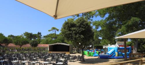 Bungalow de 3 chambres avec piscine partagee et jardin amenage a Saint Jean de Monts a 2 km de la plage