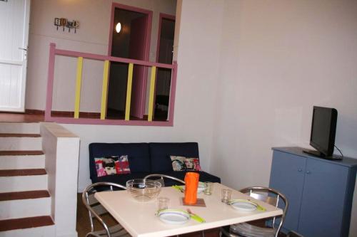 House with 2 bedrooms in Puyl'Eveque with shared pool enclosed garden and WiFi gîte à louer Reces