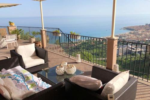 3 bedrooms villa with sea view jacuzzi and enclosed garden at Cefalu 2 km away from the beach