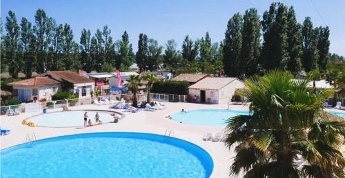 View, Bungalow Confortable a Frejus avec Piscine Partagee near Le Poivrier Nomade