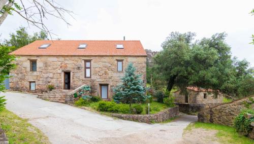  11 bedrooms house with sea view private pool and jacuzzi at San Cibran 8 km away from the beach in San Cibrán