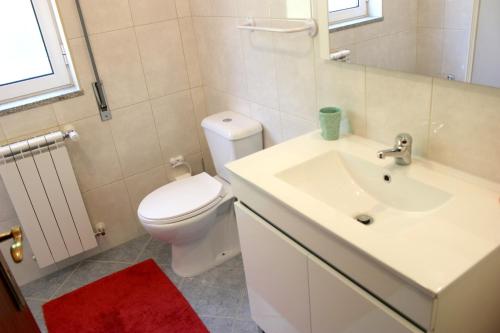 Villa with 3 bedrooms in Sao Martinho de Mouros with private pool enclosed garden and WiFi 1 km from the beach - image 8