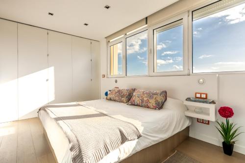Penthouse Modern Studio - Space Maison Apartments - image 2