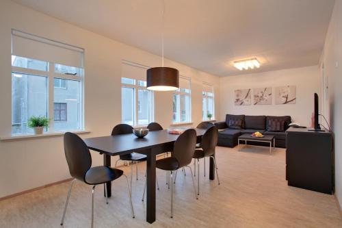 Alfred's Apartments - image 2