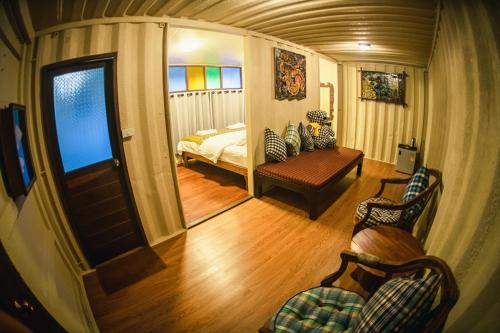 Suankaew art hostel Room Type - Deluxe Double Room (2 Adults + 1 Child) Suankaew art hostel Room Type - Deluxe Double Room (2 Adults + 1 Child)