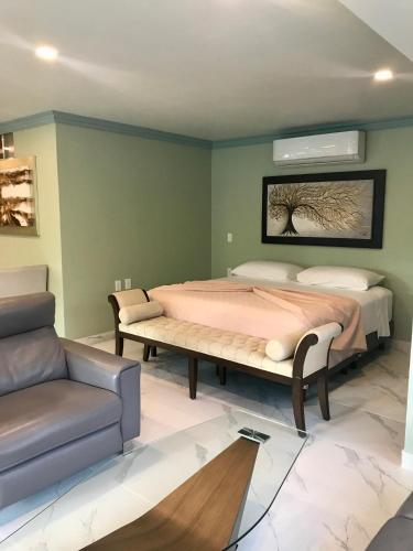 Room in Guest room - Beautiful suite with a full kitchen with amazing views of the beach, and forest