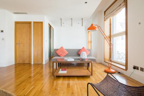 Soulful Central London Apartment - image 3