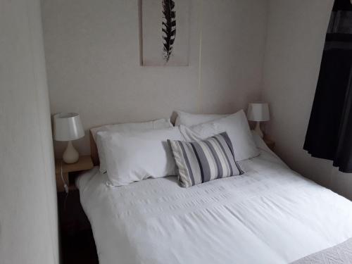 2 bed caravan approx 10 mins from beach suzie 2 - image 2