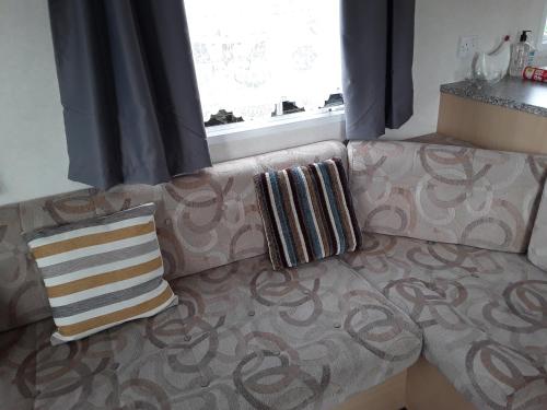 2 bed caravan approx 10 mins from beach suzie 2 - image 9