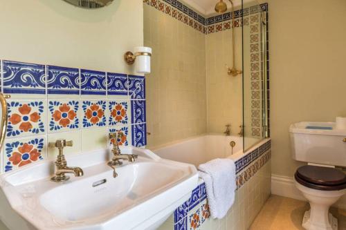 Manor and Farm House Sleeps 25