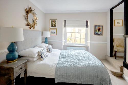 1 double bed, 1 twin bed