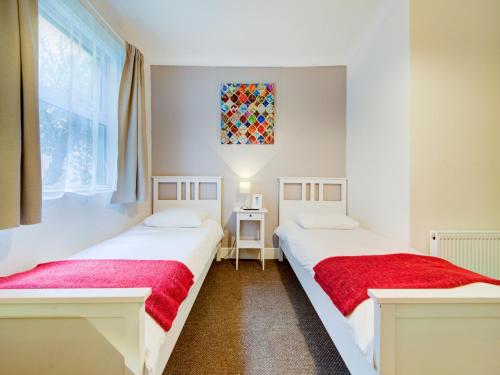 OYO The Regent Guest House - image 4