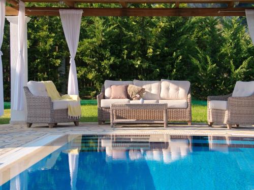 Villa Anna Maria Rock Beach Pure Luxury - image 8