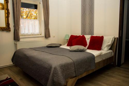 2 twin beds