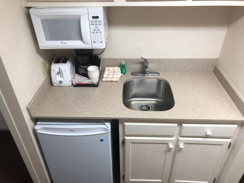 Comfort Inn Boardwalk - image 11