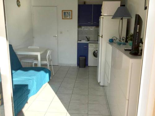 Apartment with 2 bedrooms in Le Lavandou with shared pool enclosed garden and WiFi 350 m from the beach - image 9