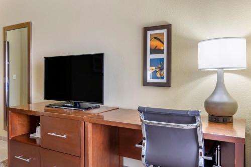Comfort Inn & Suites Augusta - image 9