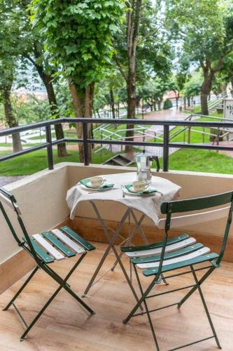 Apartamento KUIA en Gran Bilbao con terraza y vistas a un parque