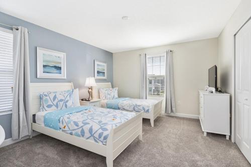 5 Bed Pool Home in Retreat at Champions Gate - image 3