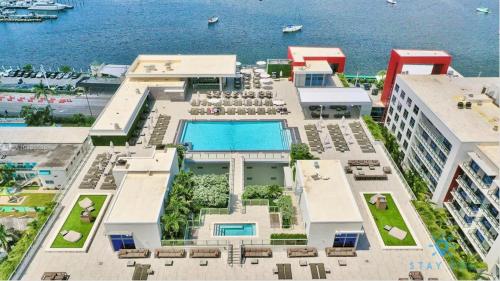 NEW Beachfront Condo-ROOFTOP infinity POOL