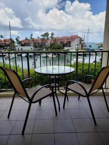 Балкон, Sapphire Village Condos in Red Hook