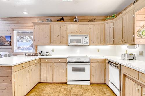 Riverside Retreat - image 6