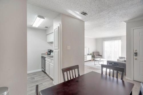 Spacious Midland 1BR and Balcony - image 11