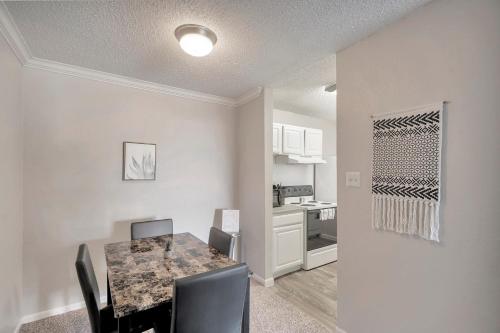 Quaint 1BR Midland Getaway and Private Balcony - image 14