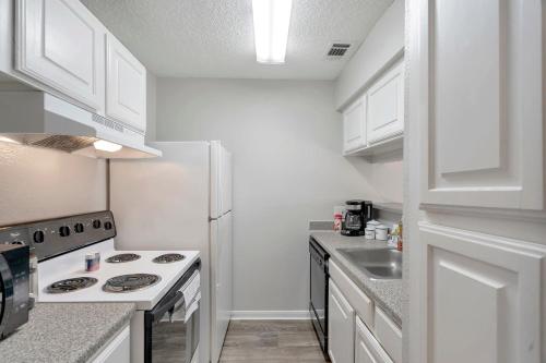 Lovely Midland Getaway with Pool and Fitness Center - image 9