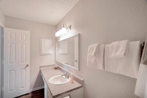 Lovely Midland Getaway with Pool and Fitness Center - image 14