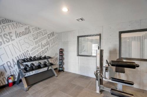 Tranquil 1BR with Fitness Center and Pool