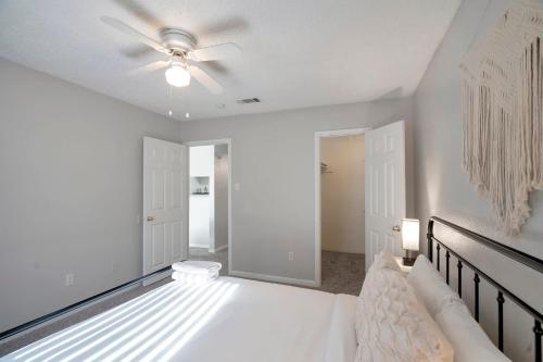 Spacious Midland Getaway with Balcony - image 13