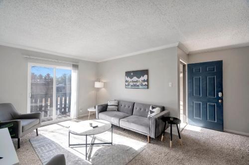 Relaxing 1BR Suite and Swimming Pool - image 3