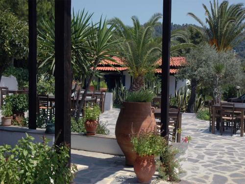 Skites Hotel Bungalows - image 3