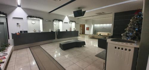 Фойє, Hotel Artemide in Аверса