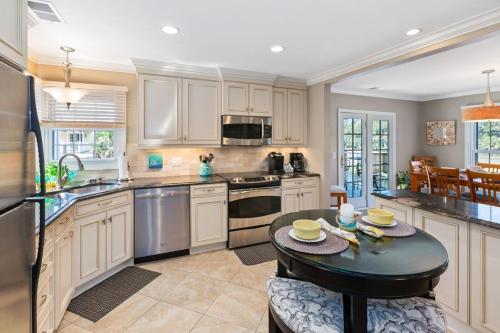 254 Evian 2 BR Shipyard Golf Condo - main image